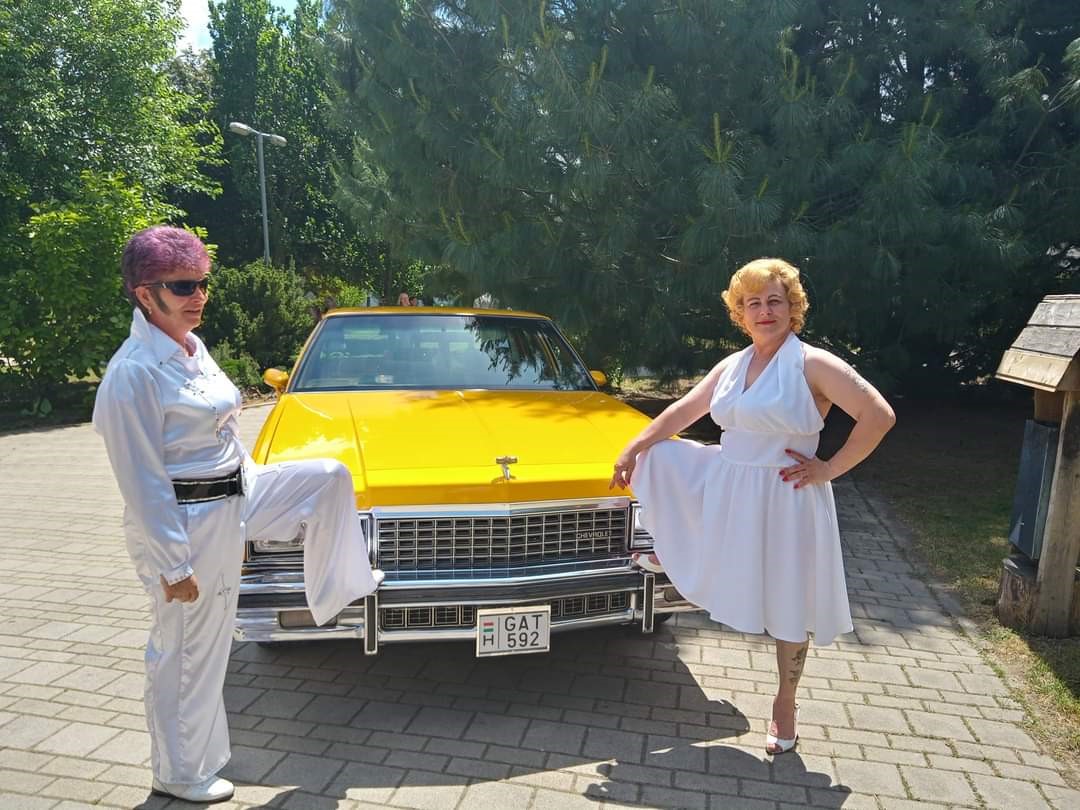 Marilyn Monroe és Elvis Presley taxival érkezett
